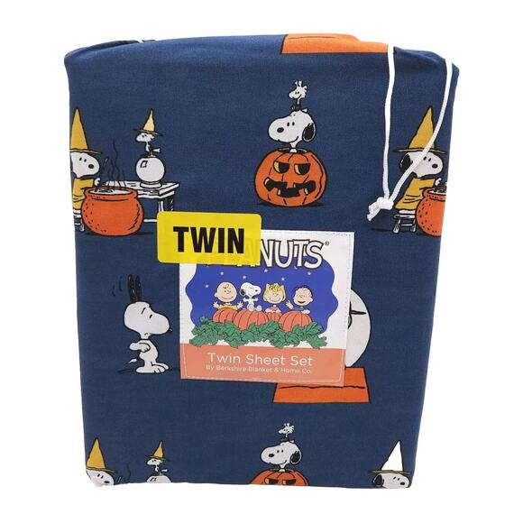 Peanuts Twin Sheet 3 Piece Set Berkshire Blanket & Home Co Snoopy‎ Halloween New - Picture 1 of 2